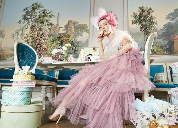 Платье, True Decadence, lamoda.ru; туфли, Liu Jo, lamoda.ru; серьги, все — Sokolov