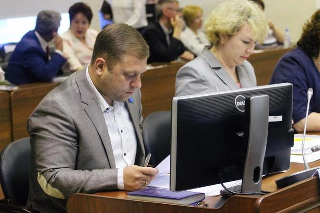 Экс-депутат считает, что основания для отсутствия на суде у него были, это же подтверждает решение суда | Источник: Антон Пантин / Vk.com