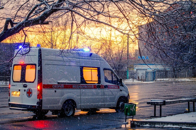 Петербуржец попал в больницу после столкновения с мопедом на Пулковском шоссе | Источник: Олег Фёдоров / CHITA.RU
