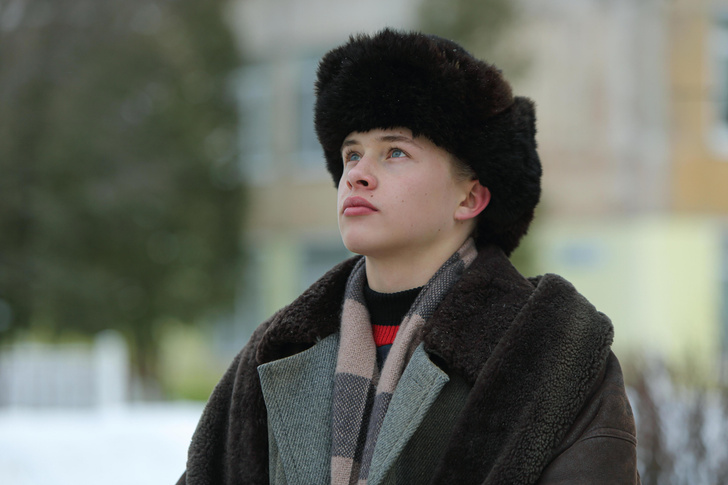 Стрелки, кровь на асфальте, похороны всем районом: младший Янковский в сериале «Слово пацана»