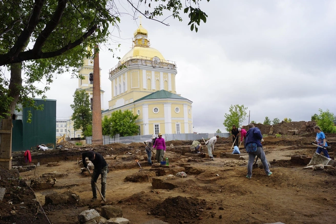 Археологи изучают находки на освобождённой от зоопарка площадке возле Соборной площади | Источник: Камская археологическая экспедиция / Vk