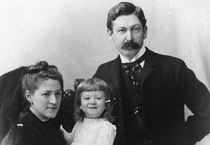 Сара, Говард и Уинфилд Лавкрафт, 1892 г.