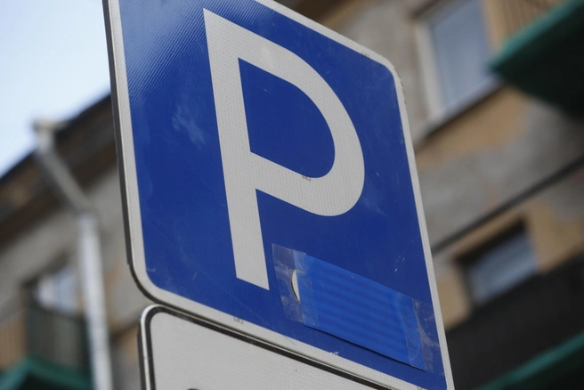 соУвершенствованный знак «Парковка», который сможет напрямую указывать способ размещения автомобиля, устраняя потребность в дополнительных табличках | 142.ru