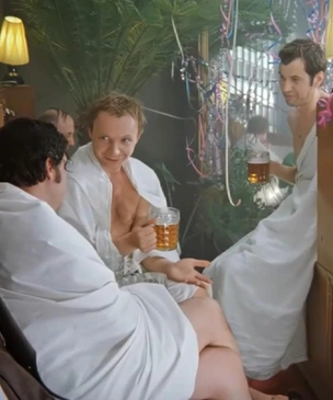 Веселый, но крайне сложный тест: угадайте 5 популярных советских комедий про настоящих мужчин