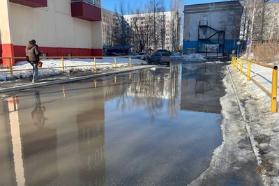 Огромные лужи в Югре мешают доступу к больницам