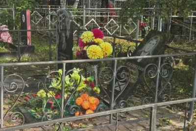 Вандалов, разбивших надгробия в Приамурье, ищут по видео