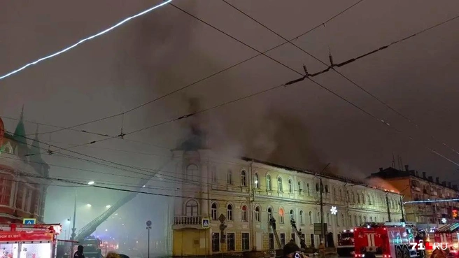 Во время пожара со стороны Союзной было не подойти | Источник: Максим Улитов / 71.RU