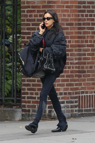 Роскошный максимум: Ирина Шейк с сумкой за сотни тысяч долларов | marieclaire.ru