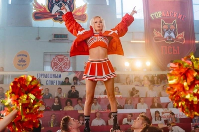 Клава Кока сыграла чирлидершу в новогодней комедии