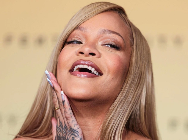 Рианна представила новую стрижку — и это маллет!