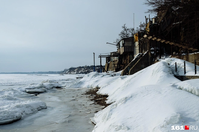 Азовское море тоже покрылось коркой льда | Источник: Евгений Вдовин / 161.RU