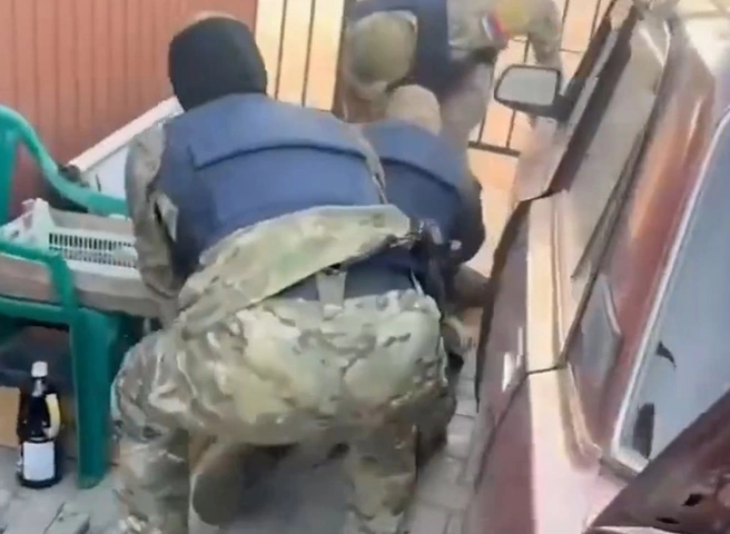 Появилось видео задержания рязанского поклонника азовцев | ya62.ru
