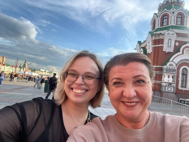 Селфи с подписчицей в Йошкар-Оле | Источник: Национальный акцент / T.me