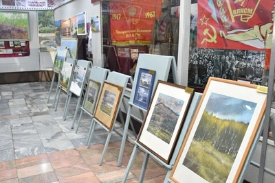 Выставка-распродажа картин забайкальских художников открылась в Чите
