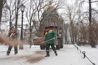 В Петербурге уменьшают количество соли на улицах
