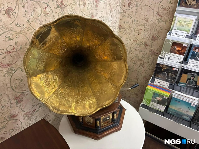 Ну вот и как не зайти в магазин хотя бы ради него? | Источник: Арина Суворова / NGS.RU