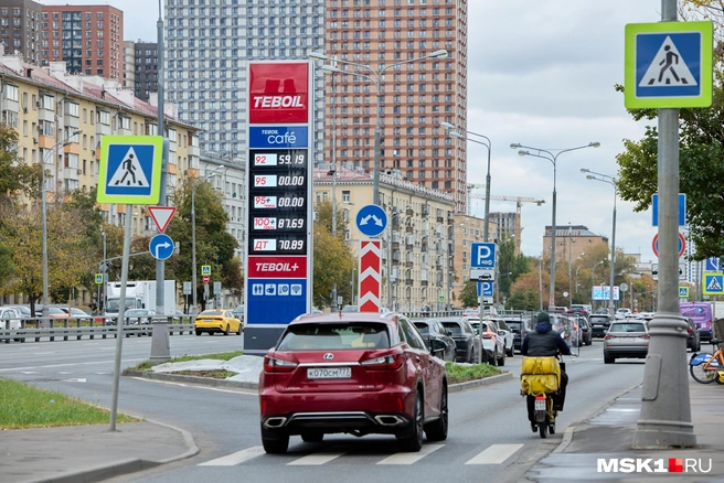 Бензин подорожает&nbsp;— а вместе с ним все товары и услуги | Источник: Дмитрий Толстошеев / MSK1.RU