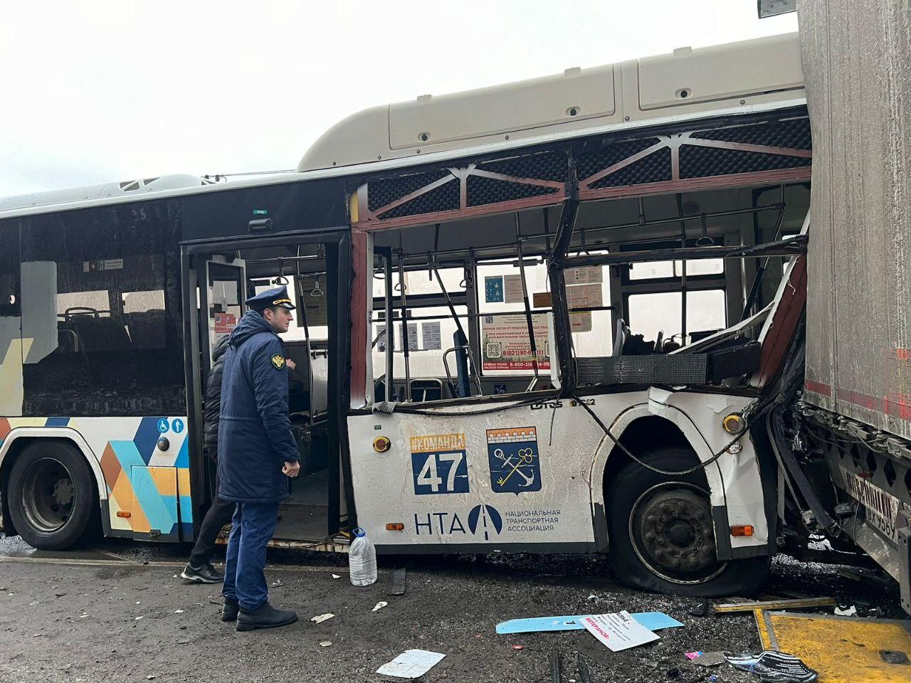 «Всё затрещало, все полетели». Пассажирка автобуса рассказала о пережитом ДТП в Новоселье