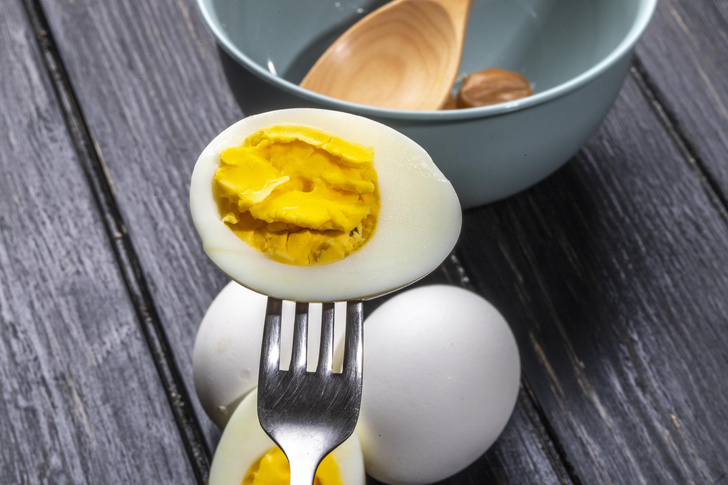 Сколько хранятся яйца — в холодильнике и без