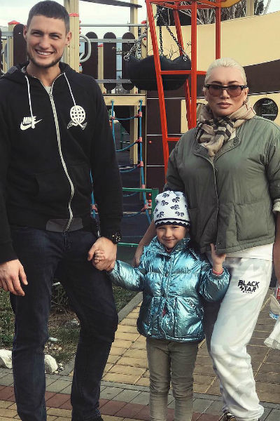 Александр Задойнов с семьей