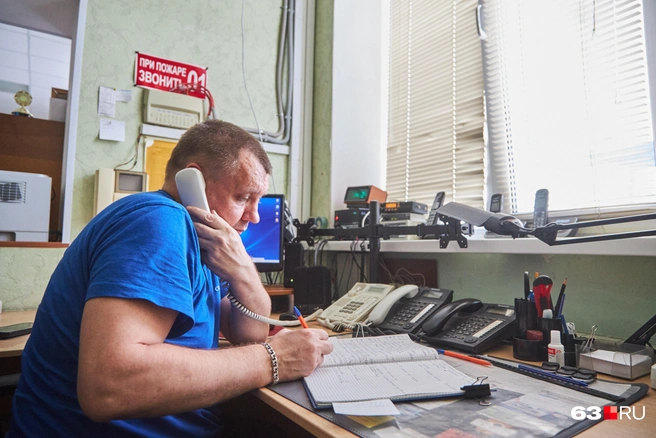 Диспетчер отряда принимает вызов | Источник: Роман Данилкин / 63.RU