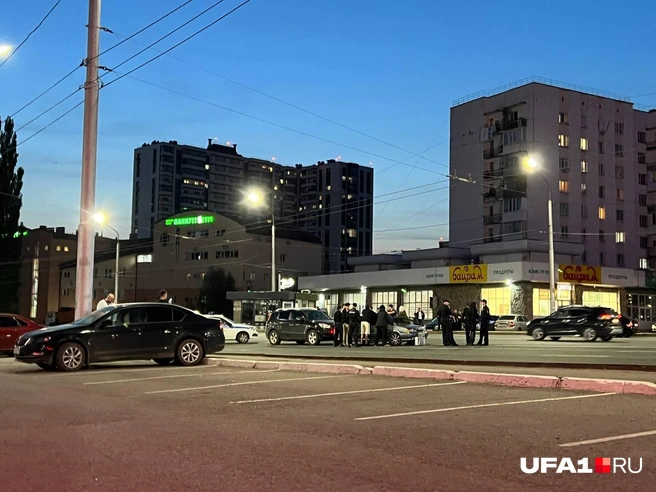 Приехали полицейские и разбираются | Источник: Андрей Бирюков / UFA1.RU