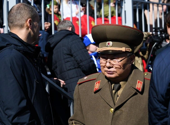 Крайне нежелательно приезжать в Северную Корею со своим путеводителем, литературой и прочим | Источник: Артем Устюжанин / MSK1.RU