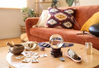 5 мест в вашем доме, где обычно оставляют подклады — рассказывает экстрасенс