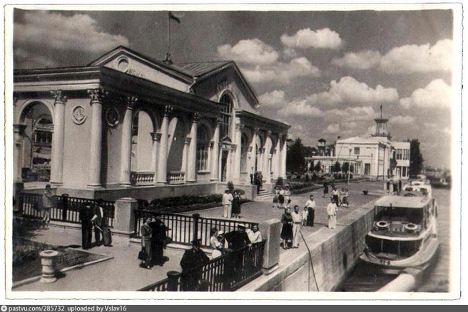 Речной вокзал, пассажирский павильон, 1951–1954 годы | Источник: комплект открыток Ростовского книжного издания / Pastvu.com