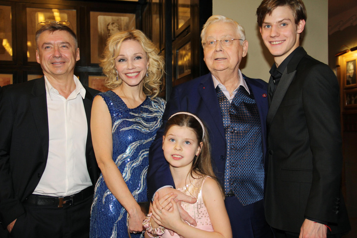Антон Табаков, Марина Зудина с дочерью Марией, мужем Олегом Табаковым и сыном Павлом