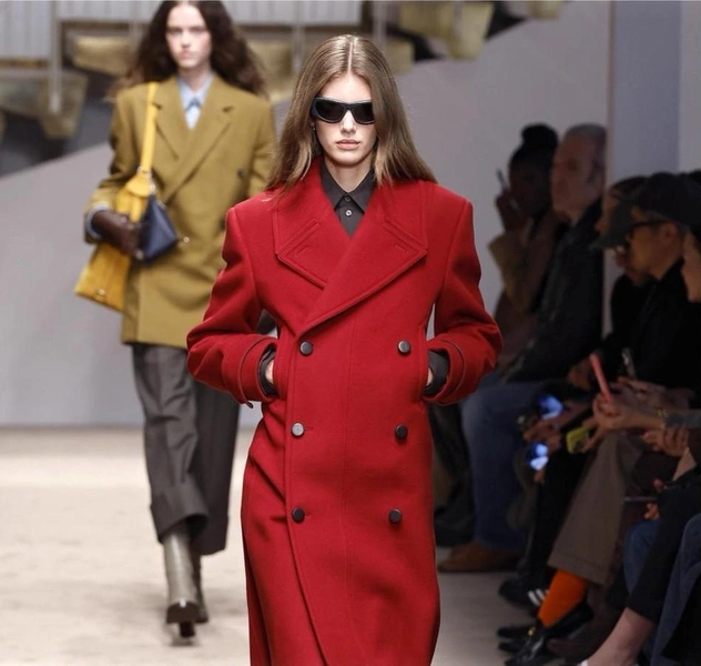 Какую верхнюю одежду купить на осень 2025: полный гид