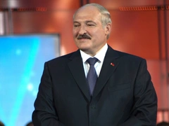 Лукашенко объяснил, почему он, в отличие от президента России, не отменит парад Победы 9 мая