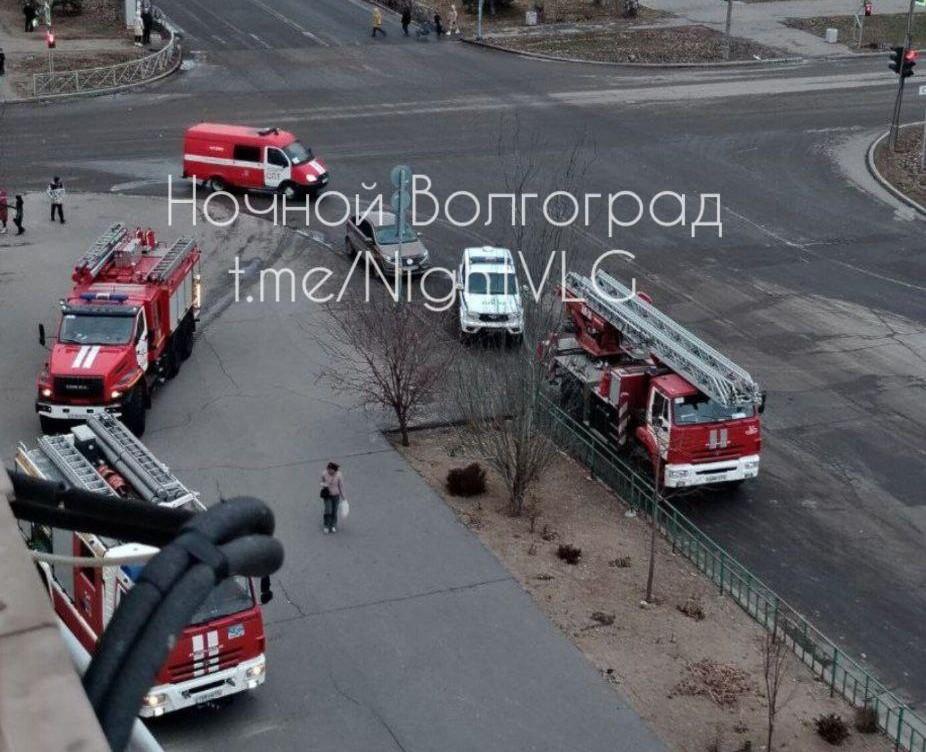 Множество пожарных машин стянулись к вокзалу города-спутника Волгограда. Выяснили, что случилось