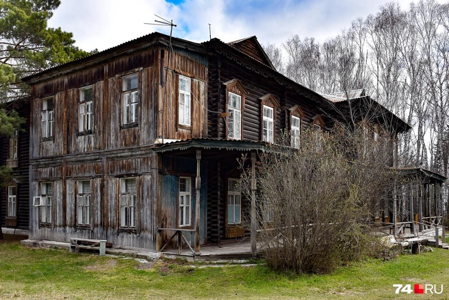 Здесь пустынно и спокойно. В начале XX века здесь пациентов лечили кумысом и заворачивали в шкуры животных | Источник: Артем Краснов