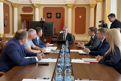 К строительству школы в Благовещенске привлекли 230 человек
