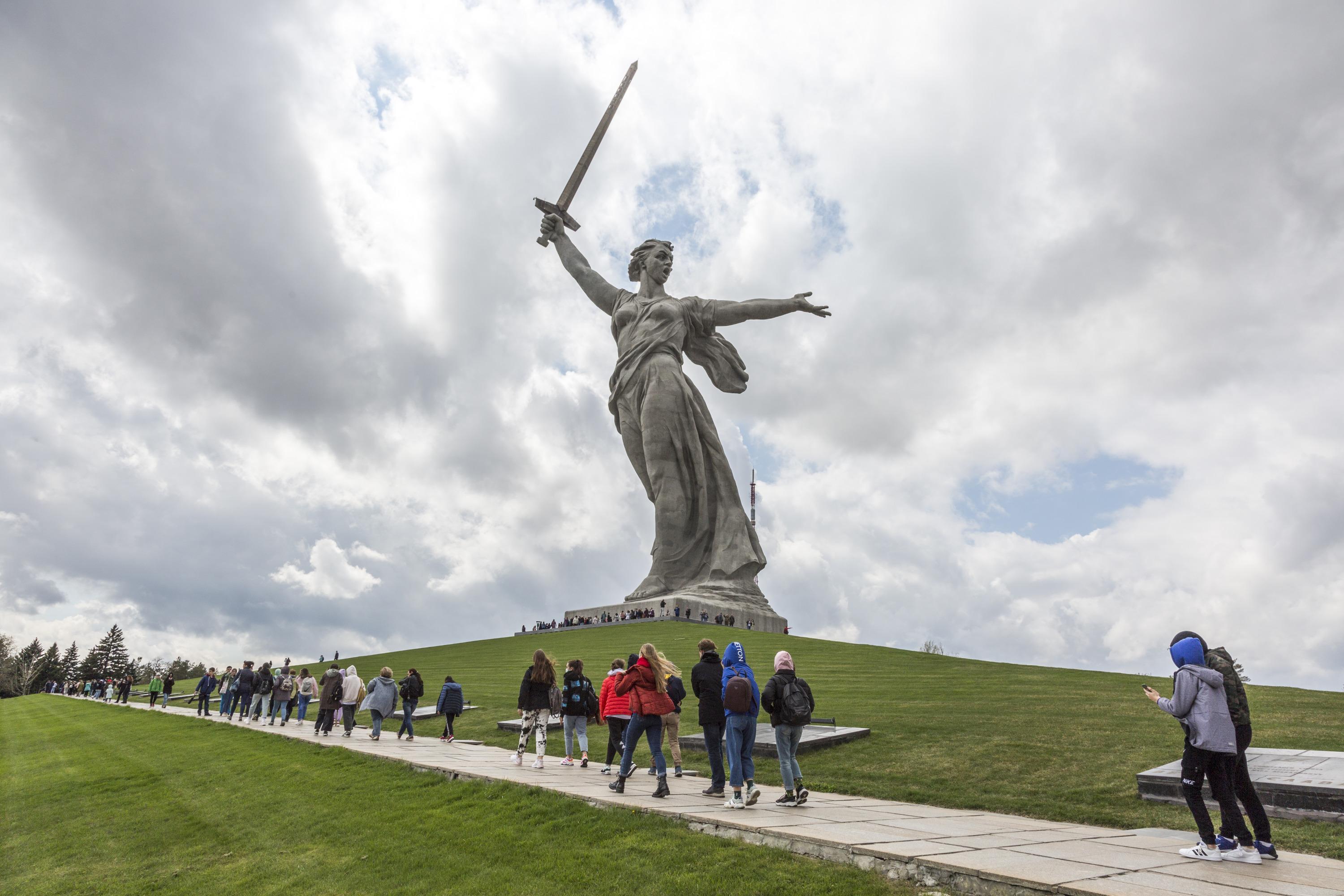 В России начали брать плату за изображение Родины-матери - 20 марта 2024 -  74.ру