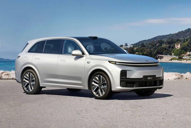 Lixiang L7: мощность двух электромоторов — 448 л. с., емкость батареи — 42,8 кВт⋅ч. Это самая популярная модель марки в России | Источник: Lixiang