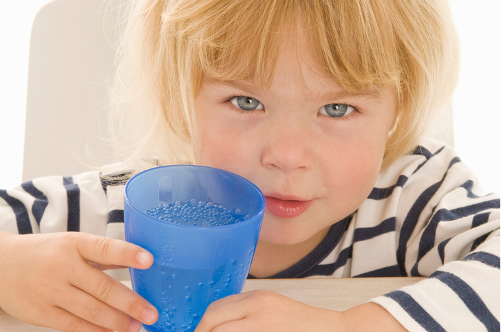 Чем кормить болеющего ребенка: 4 правила меню