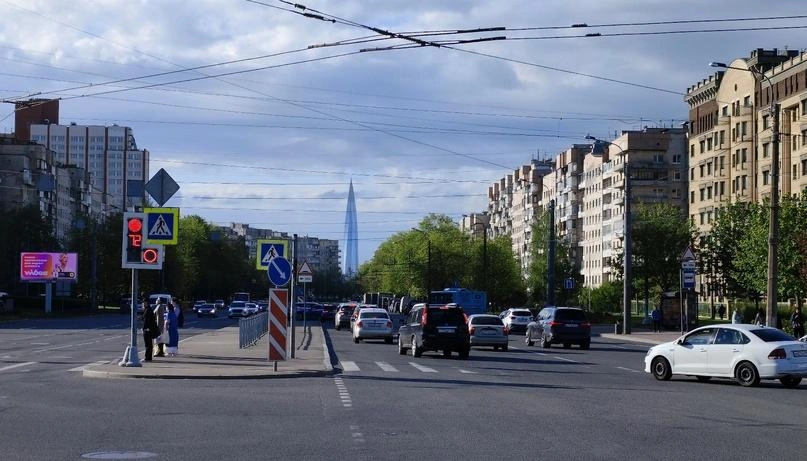 Небоскреб Лахта-центра видно даже с Васильевского острова | Источник: Аркадий Каюгин