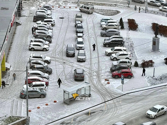 Фотографию опубликовали в Telegram-канале через четыре дня после открытия сквера | Источник: ACT-54 Black / Telegram