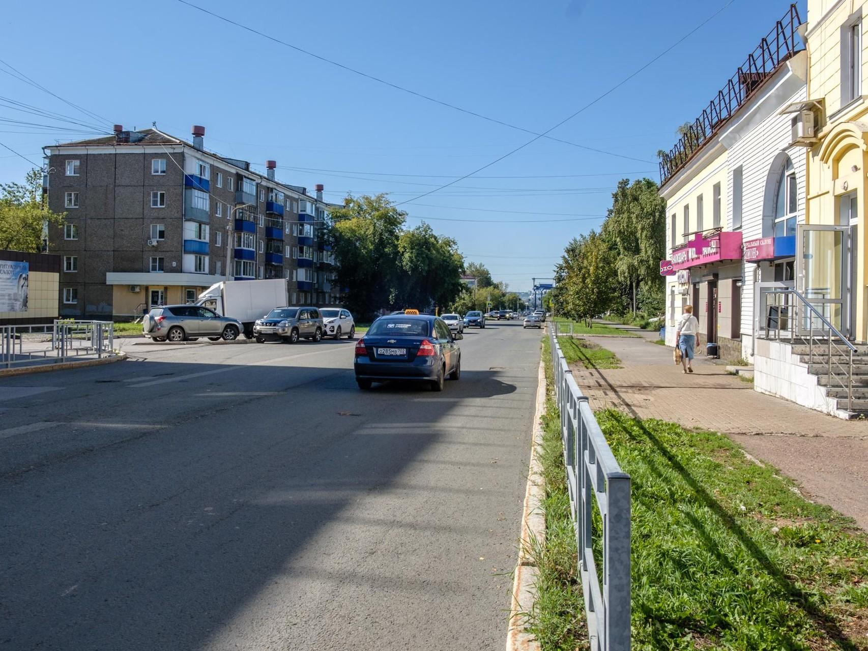 Вдали виднеется точка уличной торговли, сейчас ее нет | Источник: Булат Салихов / UFA1.RU