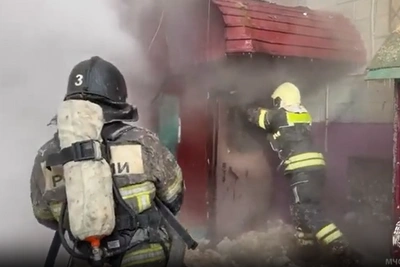 Firefighters rescue and resuscitate man from burning Irkutsk cafe