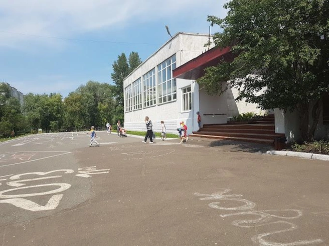 У многих выпускников остались приятные воспоминания о школах, где они учились | Источник: gimn62-omsk-r52.gosweb.gosuslugi.ru