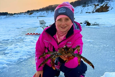 Волгоградская рыбачка показала улов снежных крабов