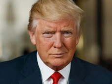 Дональд Трамп подал в суд на бывшую помощницу