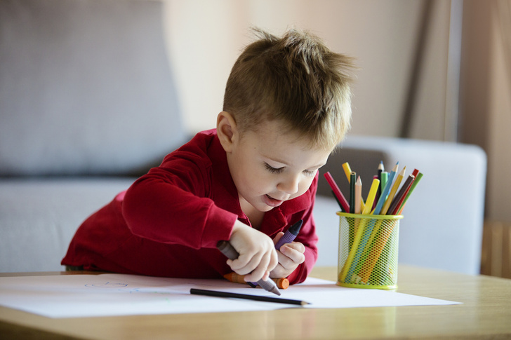 Нейропсихолог Науменко наглядно показала, что в детских рисунках должнонасторожить взрослых