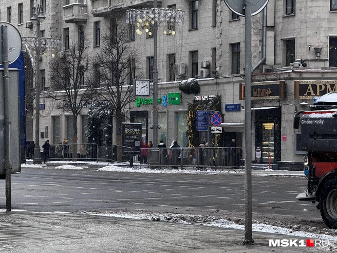 Вдоль Тверской улицы установили заборы | Источник: Дмитрий Толстошеев / MSK1.RU