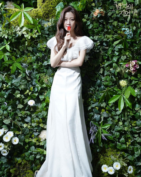 Точно краше цветов: топ-10 выпускных платьев из корейских дорам