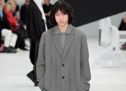 На мужском подиуме Issey Miyake снова казахстанец Нурс Ондас