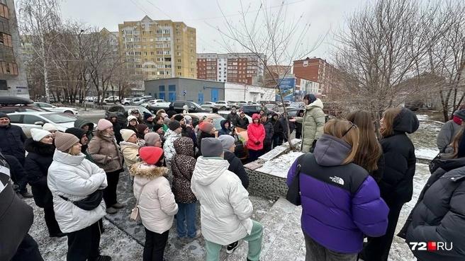 Тюменцы требуют вернуть деньги за обучение в частной школе. Директор должна сотни тысяч